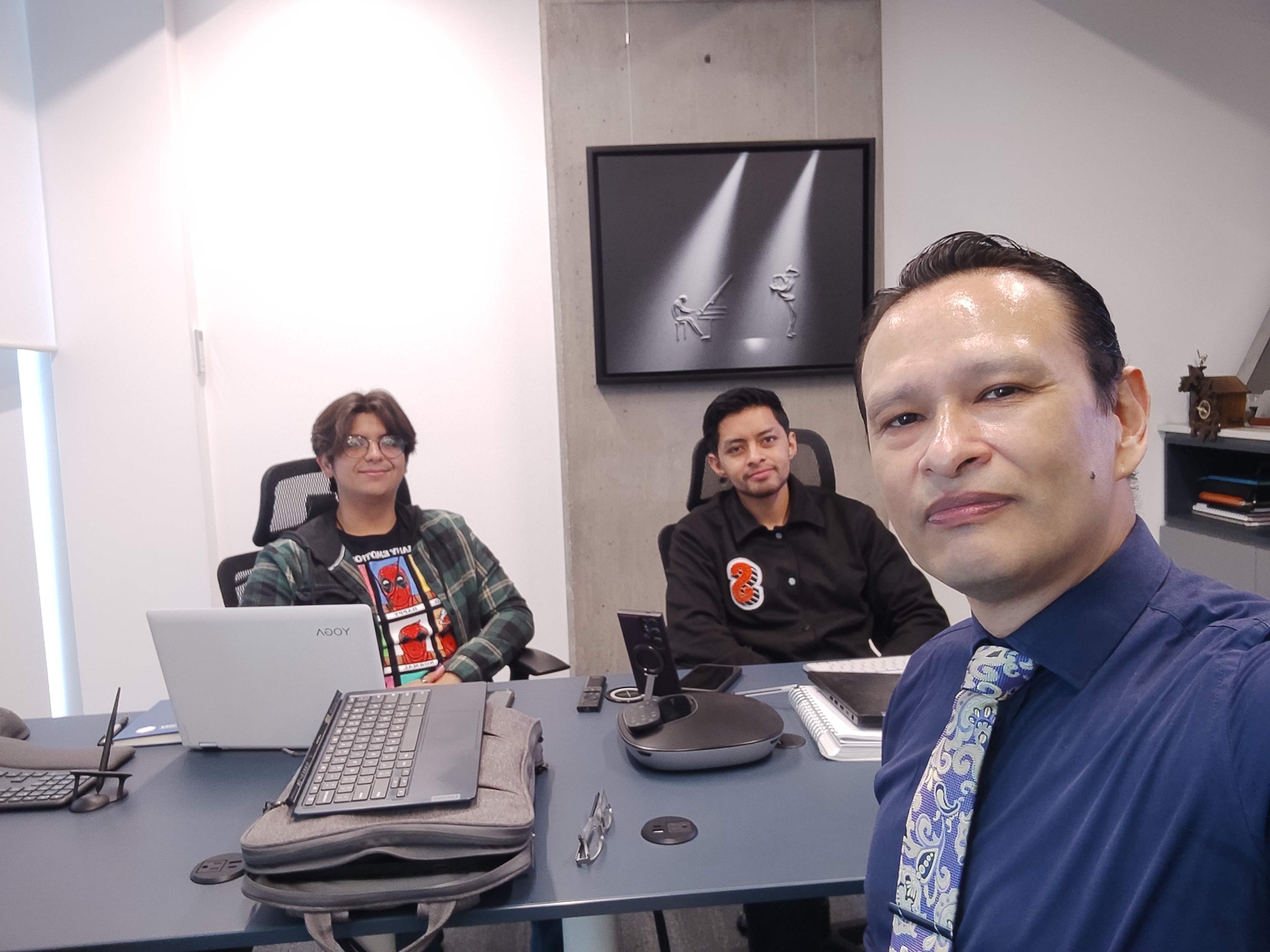 Reunión en ADCO para implementar agente de decisión inteligente