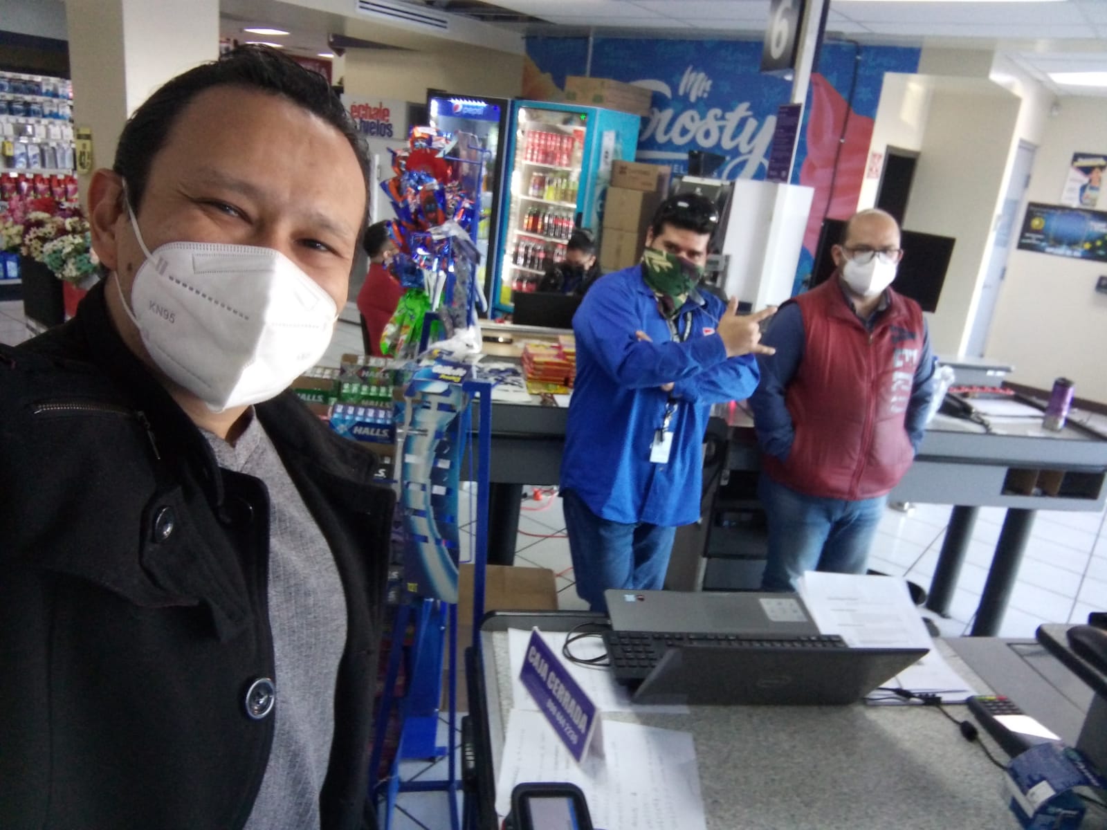 Gustavo y equipo en tienda CCFN durante expansión SAP Business One