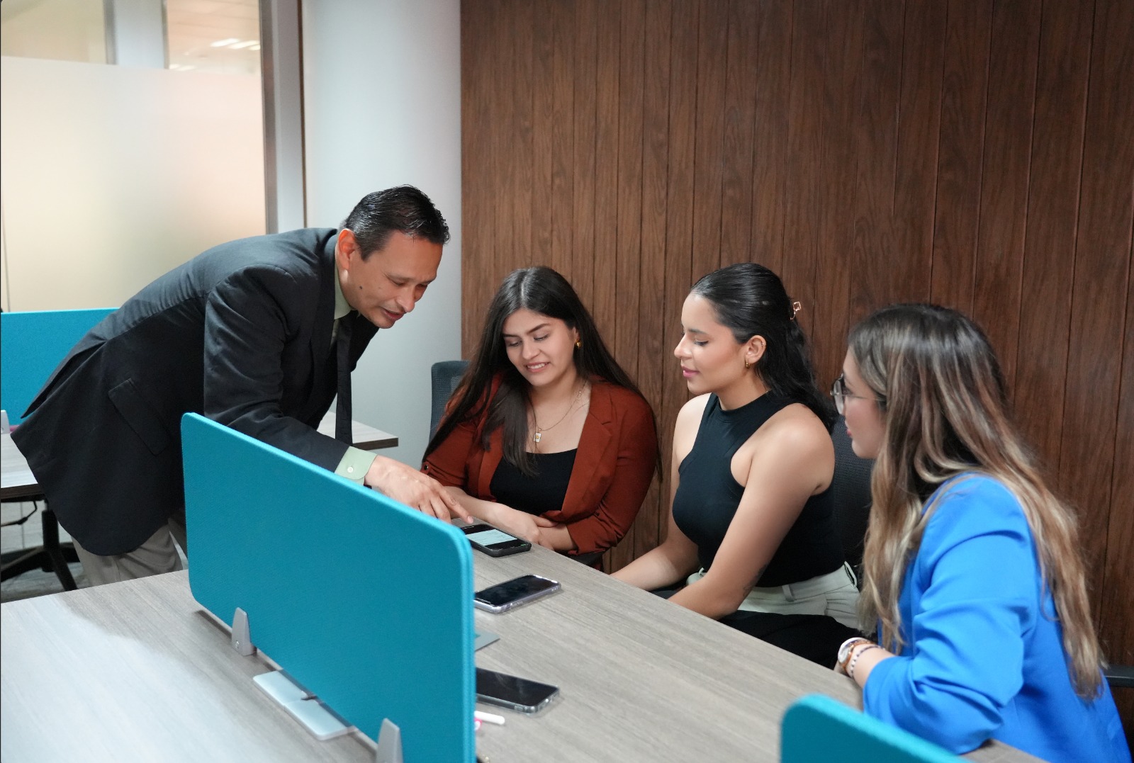 Sesión de trabajo liderada por Gustavo en Abu Dhabi