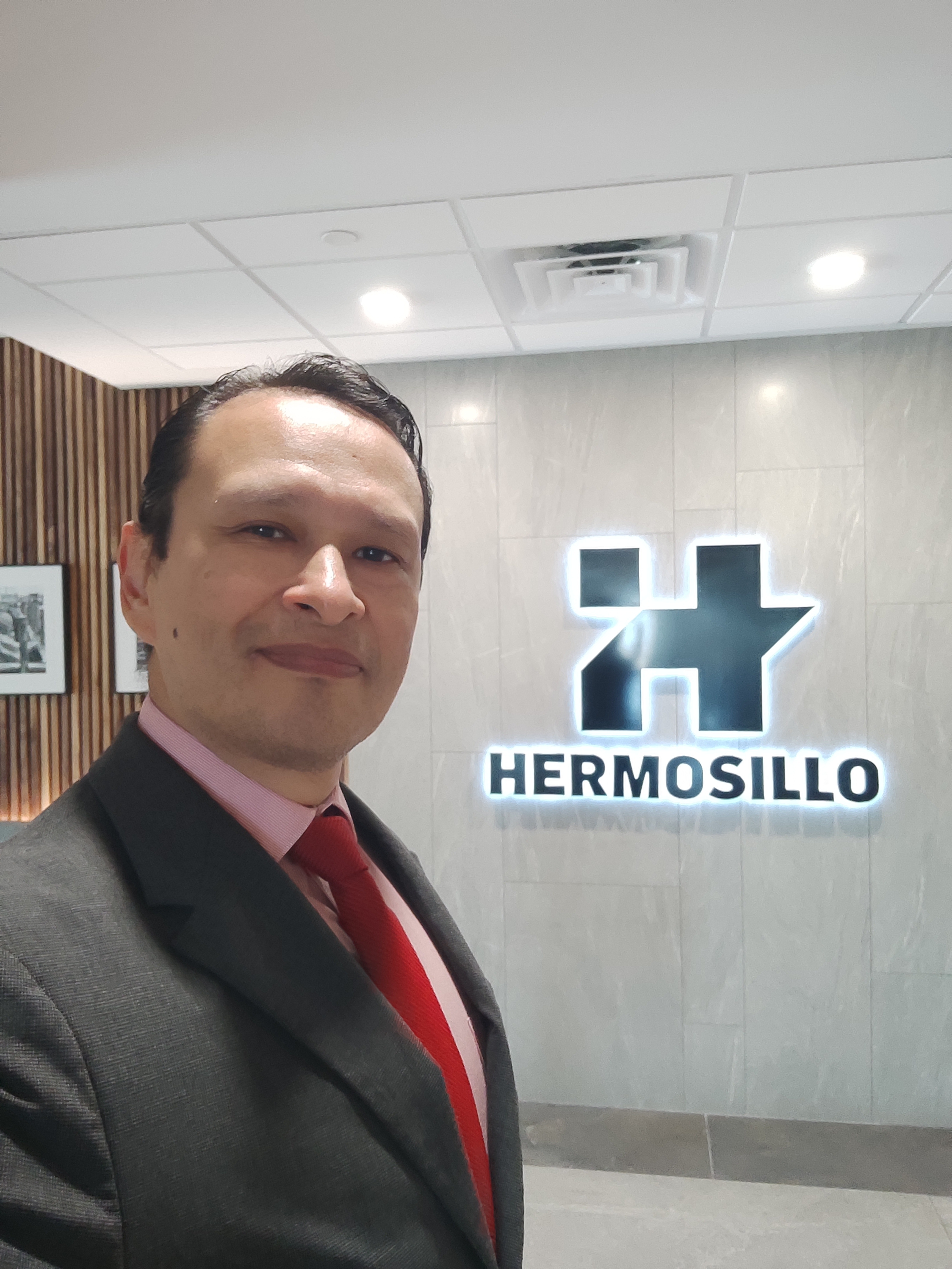 Gustavo en recepción de Grupo Hermosillo, febrero 2024