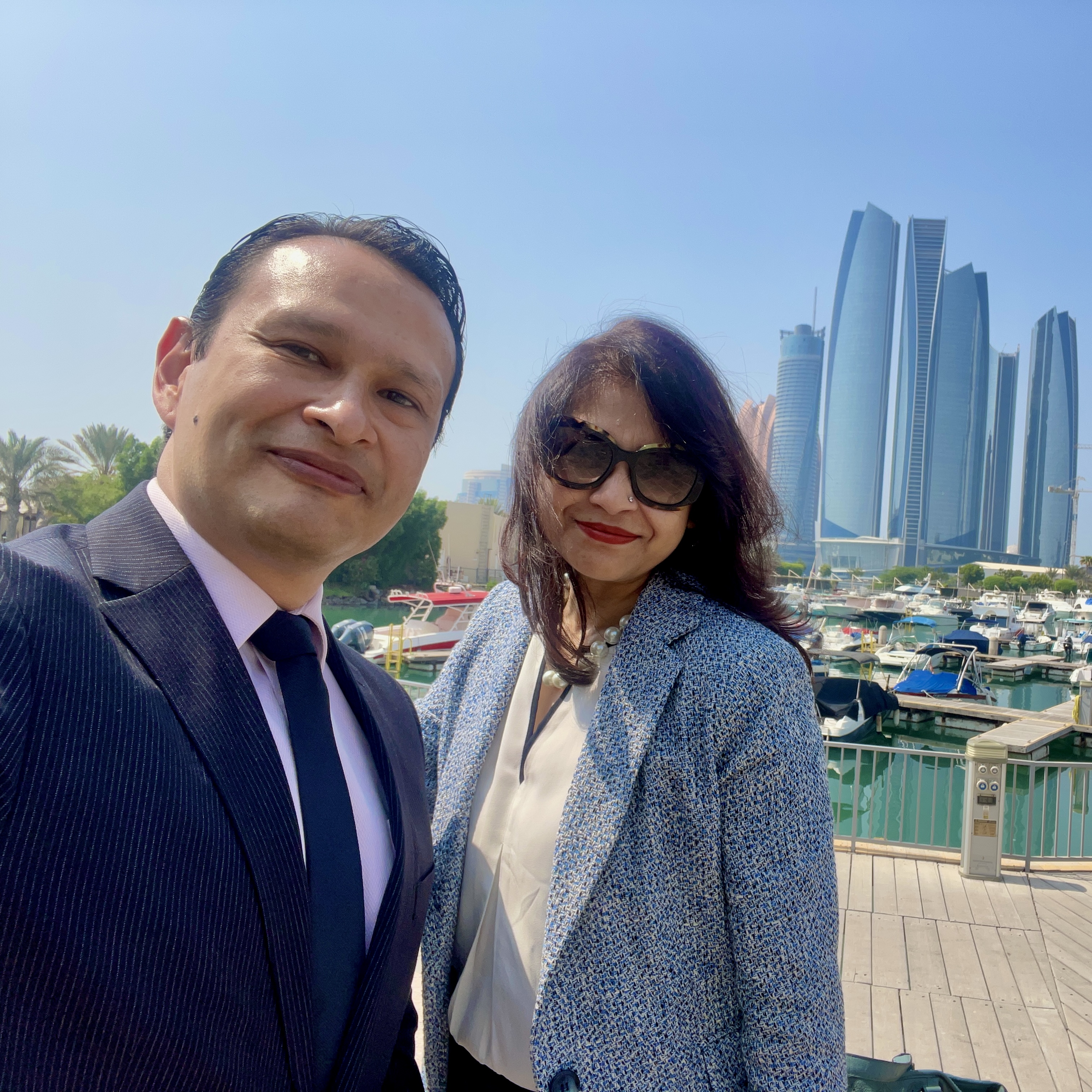 Reunión en Abu Dhabi con ejecutiva de Bangladesh
